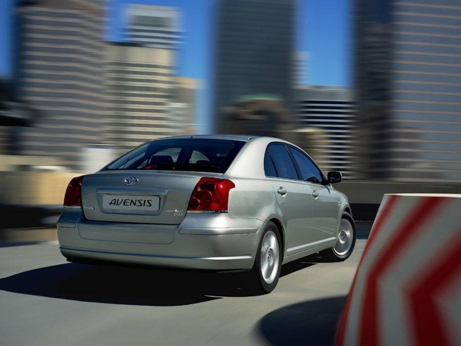  Toyota Avensis Liftback 2003 года  (фото 5 из 6)